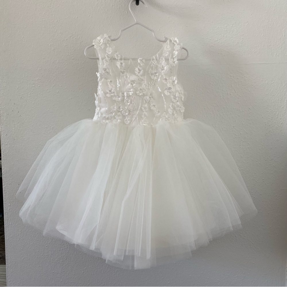 White Appliqué and Tulle Custom Flower Girl Dress with Bow Size 3T - Picture 3 of 8